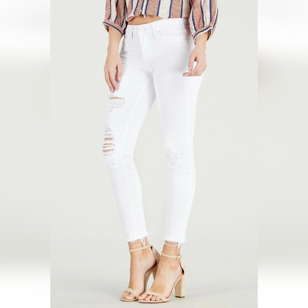 Judy Blue NWT White Mid Rise Destroyed Hem Cropped Stright plus size 16w Jeans